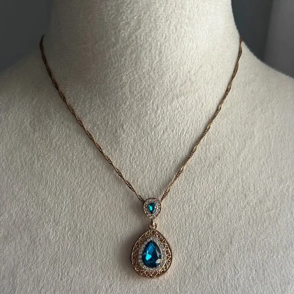 Faceted Blue and Gold Teardrop Pendant Necklace on Twisted Chain - Picture 5 of 16